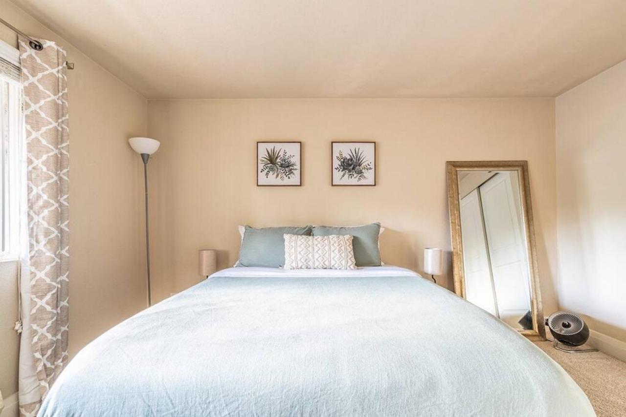Modern And Spacious Apartment- Gym, Wifi, Free Parking Seattle Bagian luar foto