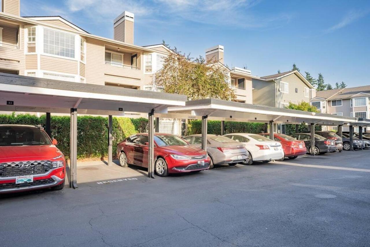 Modern And Spacious Apartment- Gym, Wifi, Free Parking Seattle Bagian luar foto