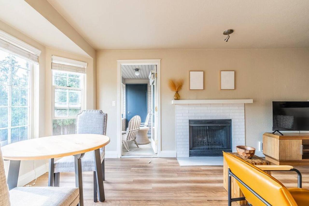Modern And Spacious Apartment- Gym, Wifi, Free Parking Seattle Bagian luar foto