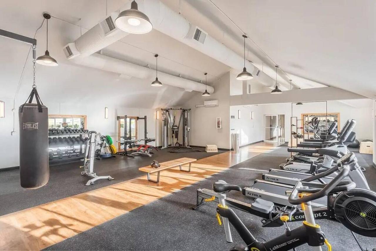 Modern And Spacious Apartment- Gym, Wifi, Free Parking Seattle Bagian luar foto