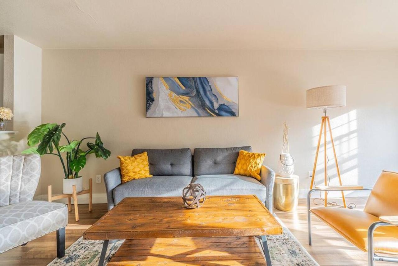 Modern And Spacious Apartment- Gym, Wifi, Free Parking Seattle Bagian luar foto