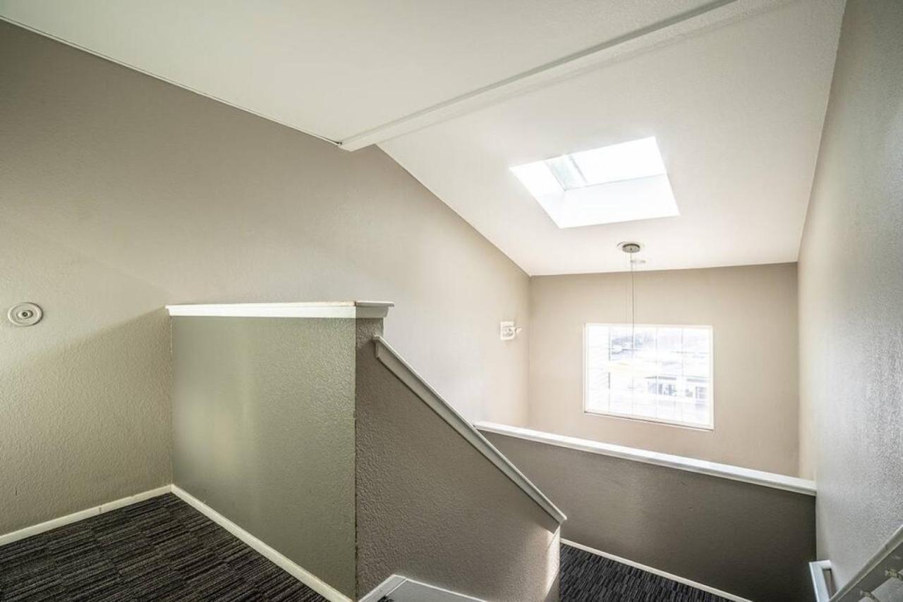 Modern And Spacious Apartment- Gym, Wifi, Free Parking Seattle Bagian luar foto