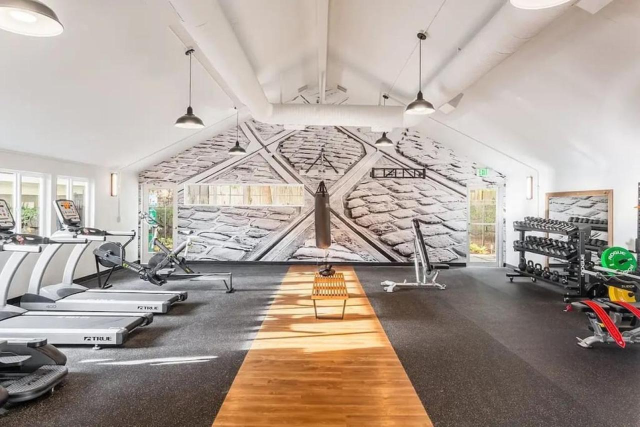 Modern And Spacious Apartment- Gym, Wifi, Free Parking Seattle Bagian luar foto