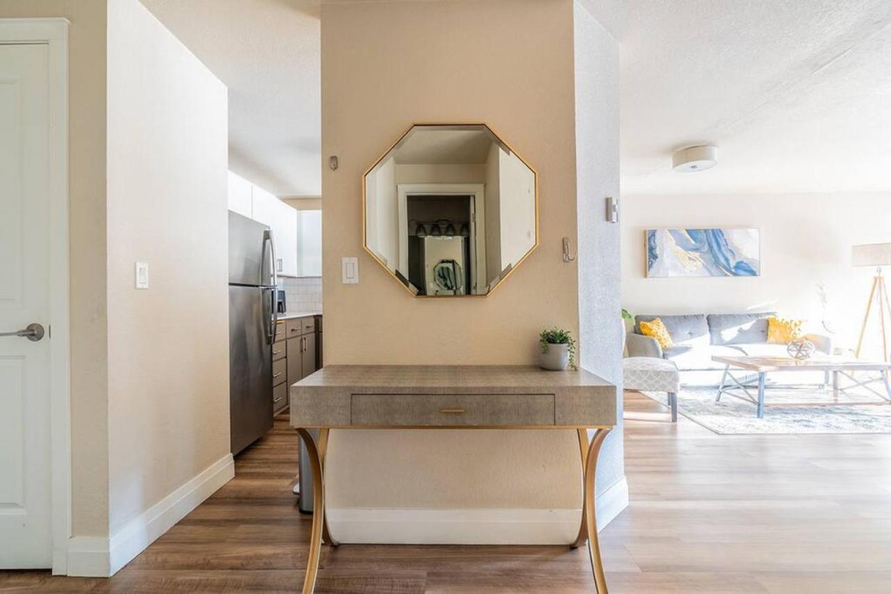 Modern And Spacious Apartment- Gym, Wifi, Free Parking Seattle Bagian luar foto