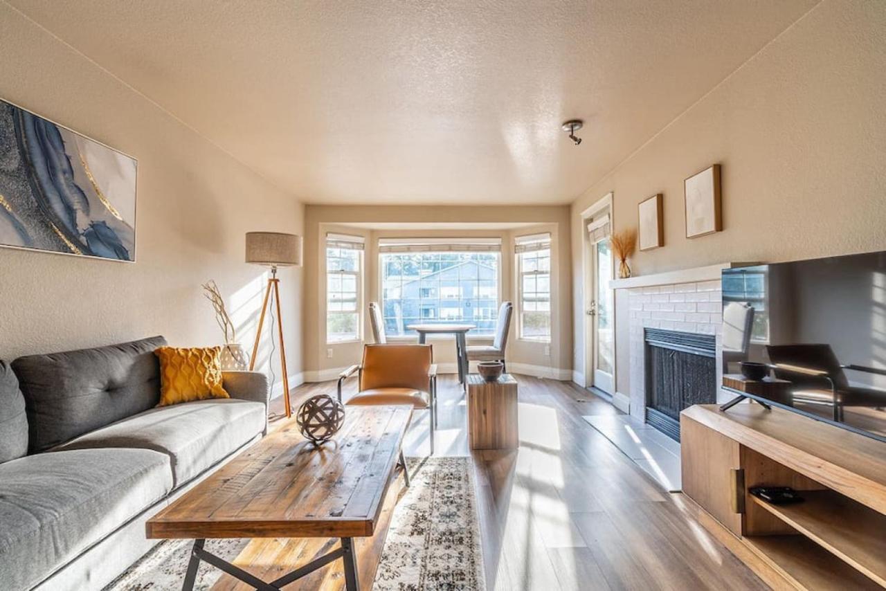 Modern And Spacious Apartment- Gym, Wifi, Free Parking Seattle Bagian luar foto