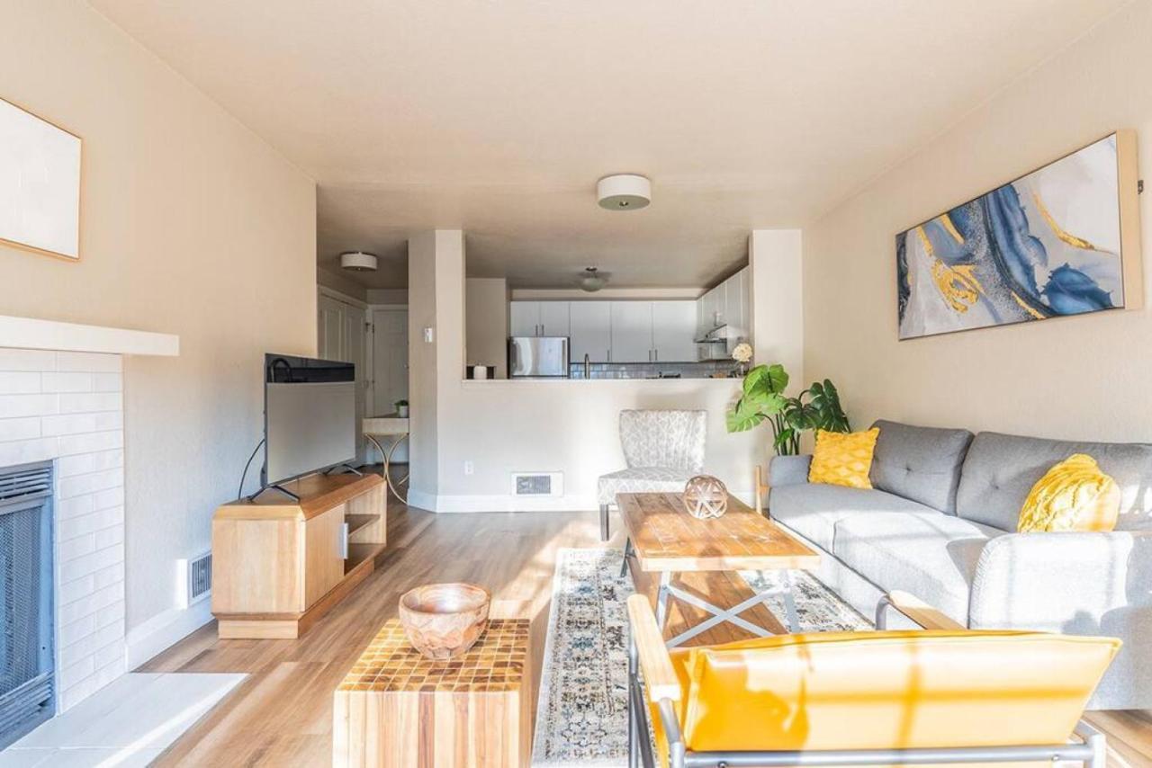 Modern And Spacious Apartment- Gym, Wifi, Free Parking Seattle Bagian luar foto